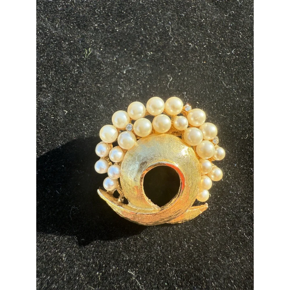 BSK Gold Tone Pin Circle Pearl Rhinestone Lapel Brooch Vintage Signed 1.5”